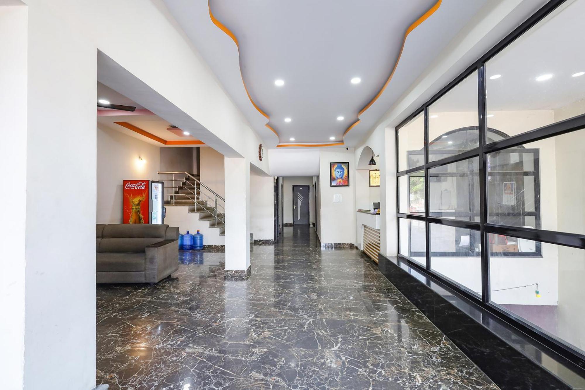 Capital O Lakshmi Residency Hotel Tirupati Buitenkant foto